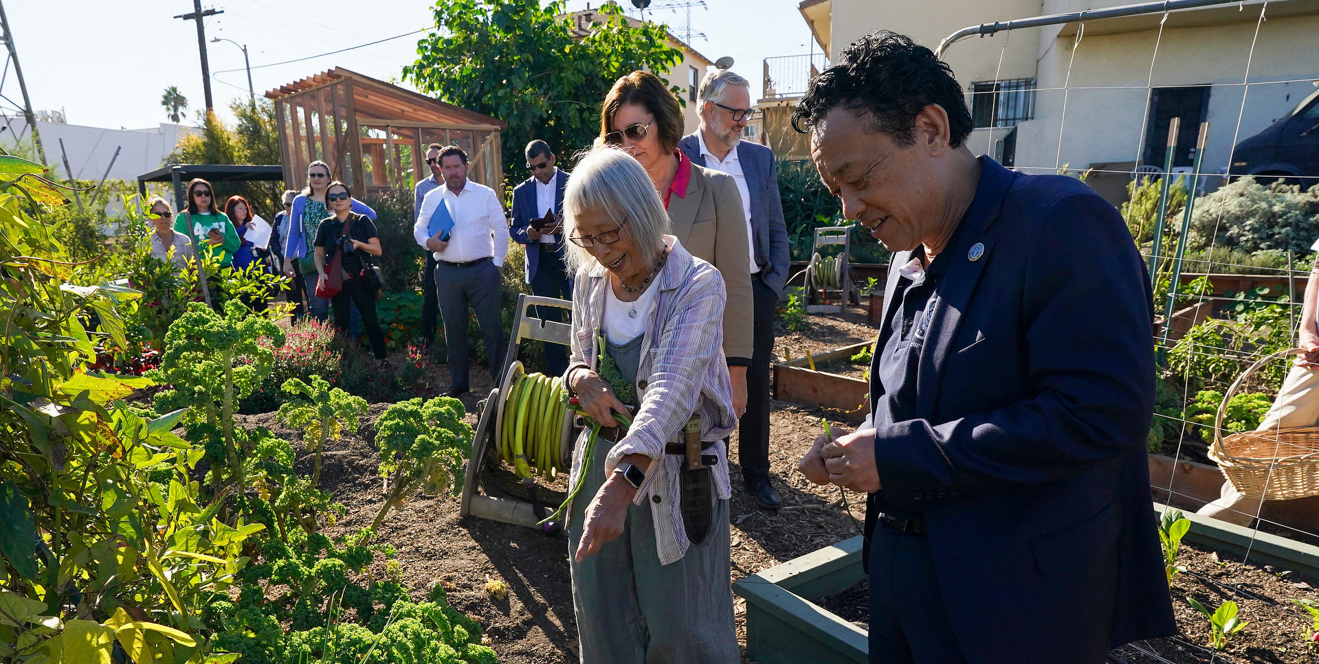 Director-General tours urban gardening project in California