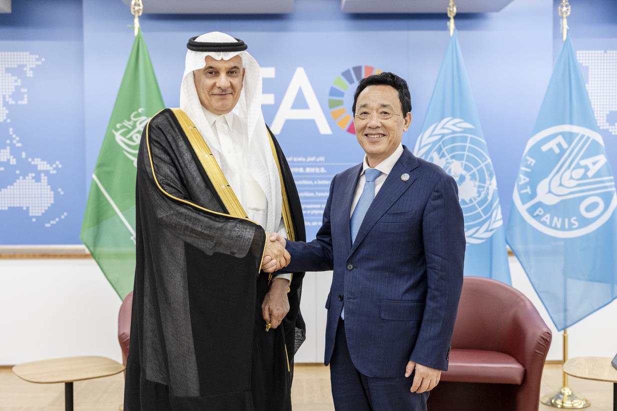 اجتماع ثنائي مع معالي السيد عبد الرحمن بن عبد المحسن الفضلي، وزير البيئة والمياه والزراعة في المملكة العربية السعودية