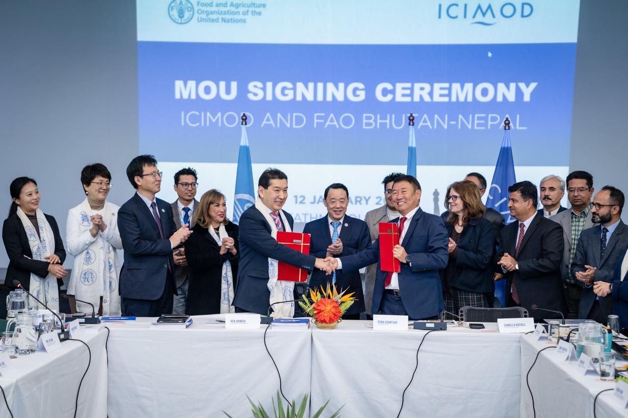 المدير العام للمنظمة يحضر حفل توقيع مذكرة التفاهم بشأن التنمية المستدامة للجبال وحدث إطلاق برنامج الأمن الصحي العالمي