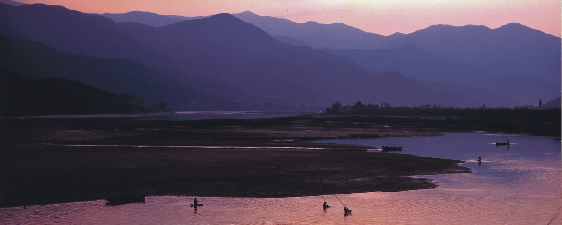 Sonteul (hand net) Fishery System for gathering Marsh Clam in Seomjingang River, Republic of Korea Sonteul (hand net) Fishery System for gathering Marsh Clam in Seomjingang River, Republic of Korea