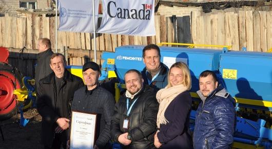 ФАО обеспечивает сельхозтехникой аграрные кооперативы на востоке Украины