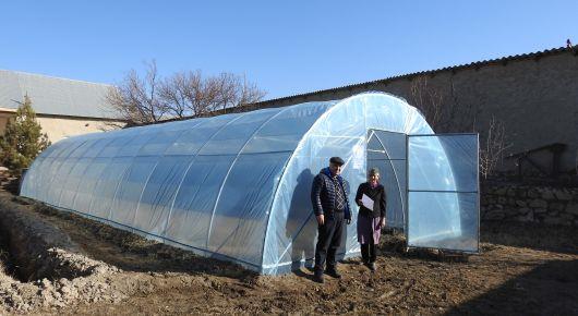 Rural people in Uzbekistan received 34 greenhouses from FAO