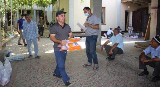 FAO delivers seeds to flood-affected farmers in Tajikistan