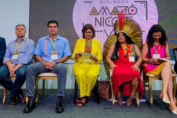 Dialogos amazónicos