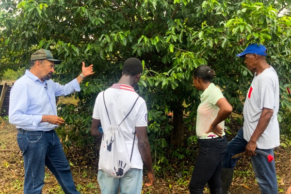 Dr Abel Reboucas with farmers