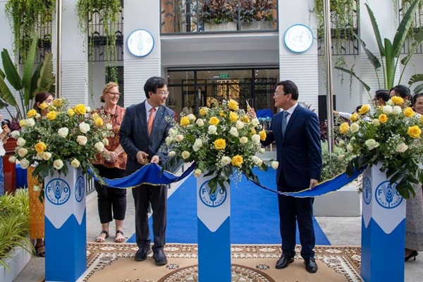 ribbon cutting